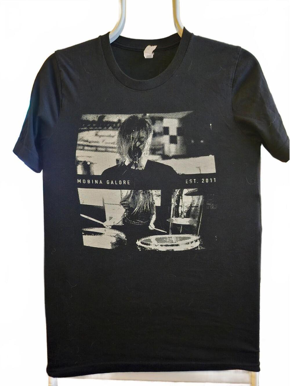 Mobina Galore - est. 2011 - Women's Small Rock Tee (Kids/unisex) - T-Shirt - EUC